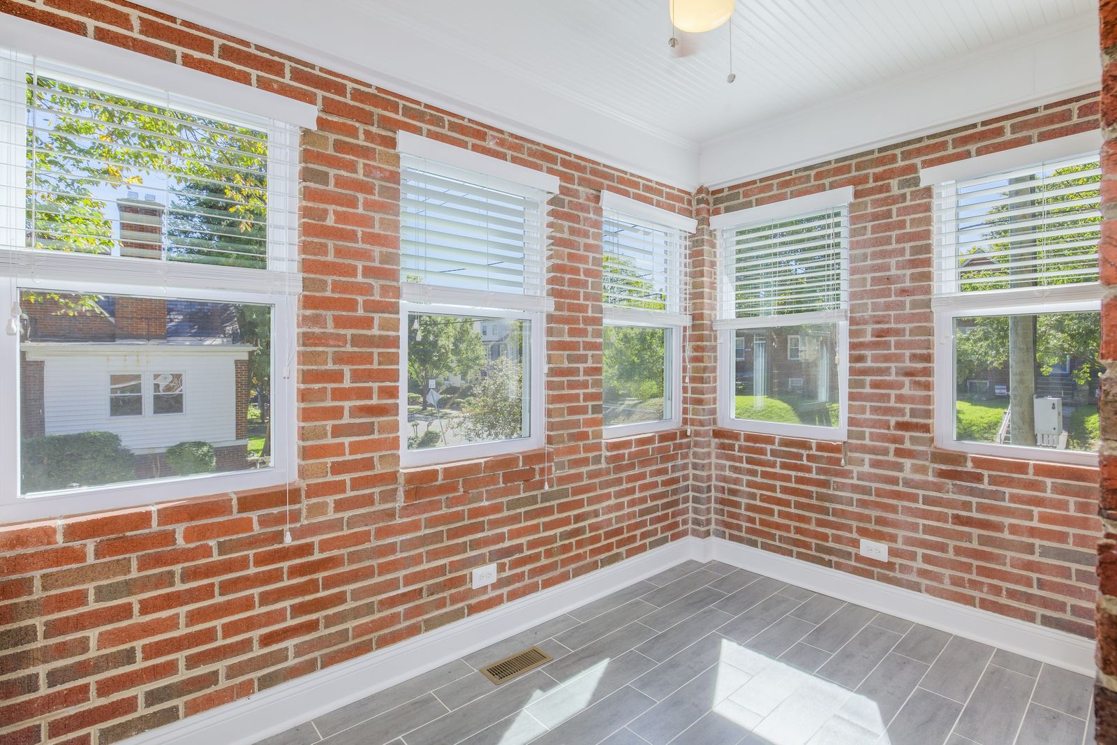 Sunroom at 737 Whittier St NW